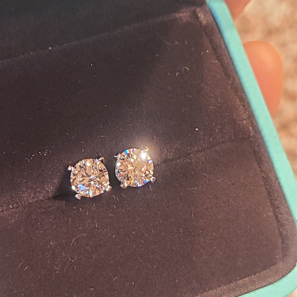 2.24 ct E VS1 Ideal IGI lab grown diamond earrings studs in platinum